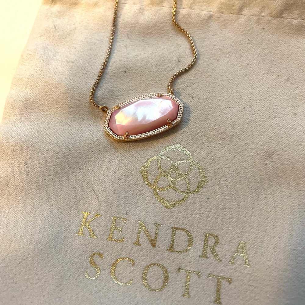 Kendra Scott necklace